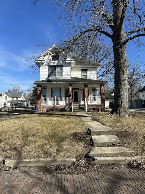 Exterior - 511 S Central St, Gilman, IL 60938 photo 2 of 5