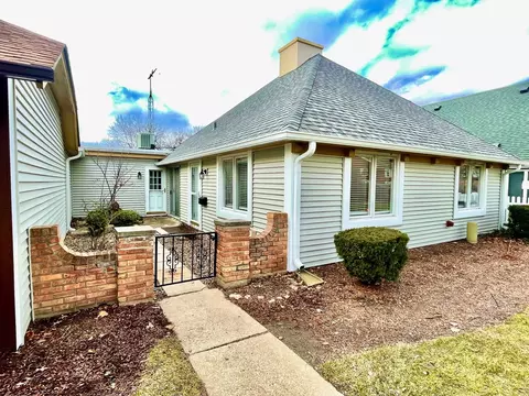 11 Garden Dr #11, Montgomery, IL 60538