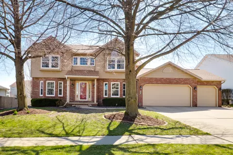 2809 Greenfield Rd, Bloomington, IL 61704