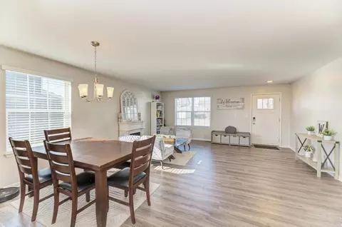 Dining - 13518 Arborview Cir, Plainfield, IL 60585 photo 2 of 6