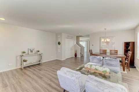 Living - 13518 Arborview Cir, Plainfield, IL 60585 photo 2 of 9