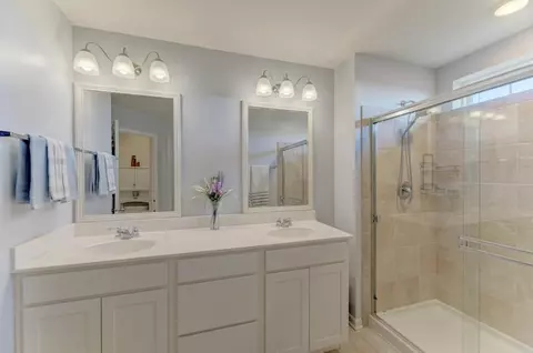 Bath - 13518 Arborview Cir, Plainfield, IL 60585 photo 2 of 3