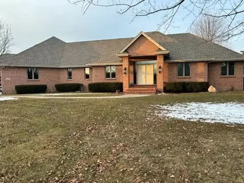2801 Stinson St, Poplar Grove, IL 61065