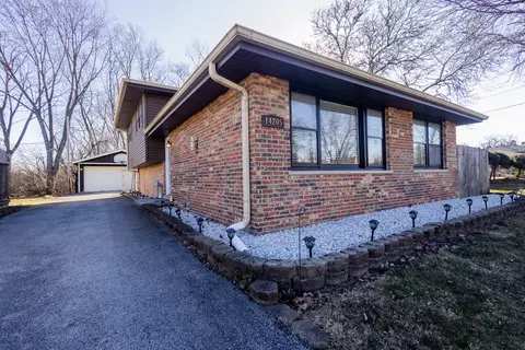 14205 Kilpatrick Ave, Crestwood, IL 60445