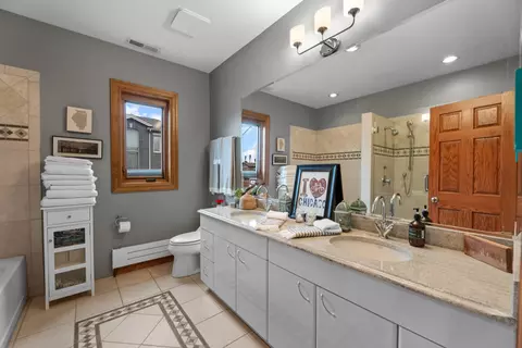 Bath - 3737 S Normal Ave, Chicago, IL 60616 photo 4 of 6