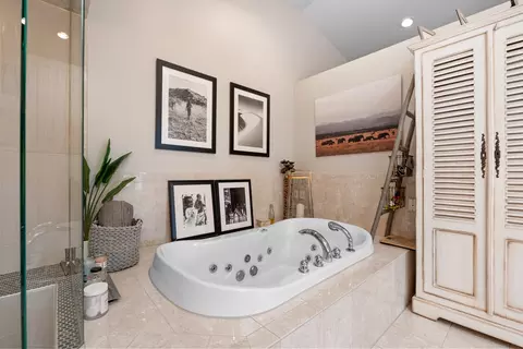 Bath - 3737 S Normal Ave, Chicago, IL 60616 photo 3 of 6