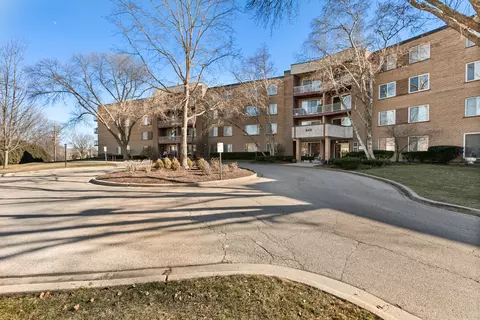 945 E Kenilworth Ave #412, Palatine, IL 60074
