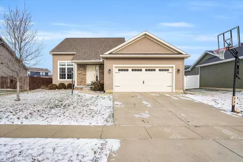 2020 Prairie Grass Ln, Mahomet, IL 61853