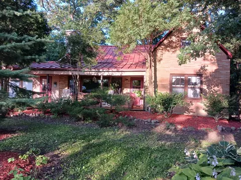 9812 Stewart Rd, Hebron, IL 60034