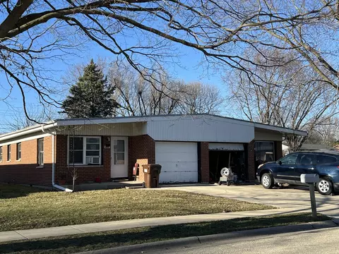 301-303 Irene St, Rochelle, IL 61068
