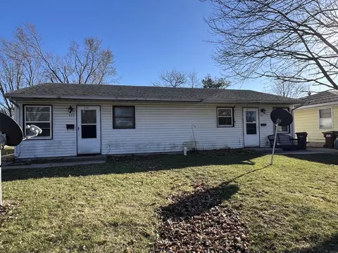 950-952 Garfield Dr, Rochelle, IL 61068