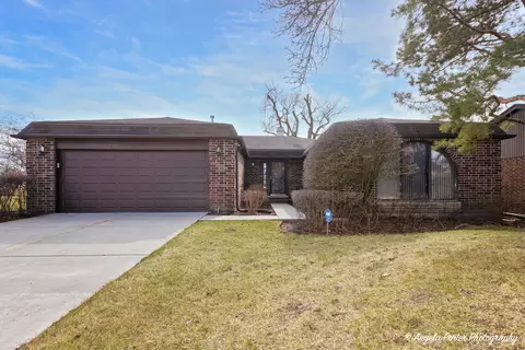 4522 Lindenwood Ln, Northbrook, IL 60062