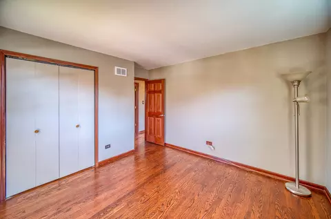Bedroom - 16102 Forest Ave, Oak Forest, IL 60452 photo 2 of 3