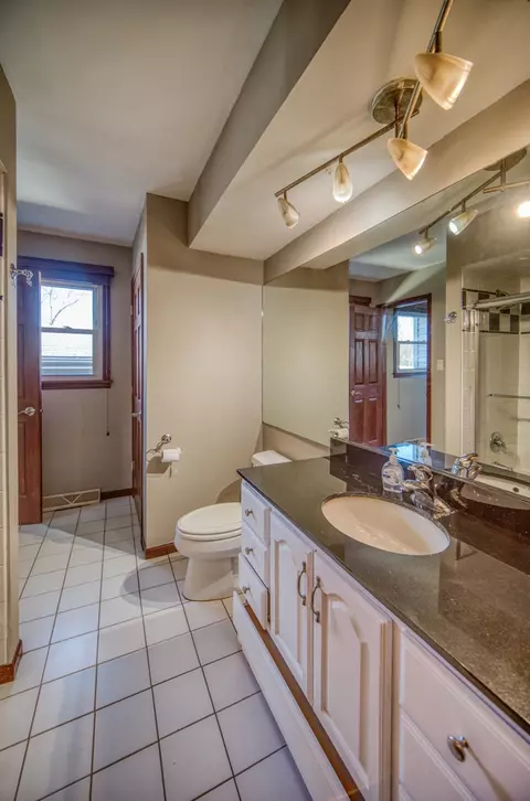 Bath - 16102 Forest Ave, Oak Forest, IL 60452 photo 1 of 3