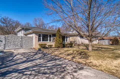 16102 Forest Ave, Oak Forest, IL 60452