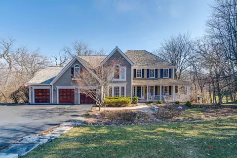 661 Saddle Rdg, Crystal Lake, IL 60012