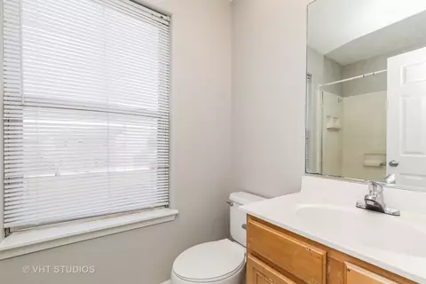 Bath - 28812 Bakers Dr, Lakemoor, IL 60051 photo 3 of 3