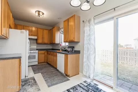 Kitchen - 28812 Bakers Dr, Lakemoor, IL 60051 photo 3 of 3