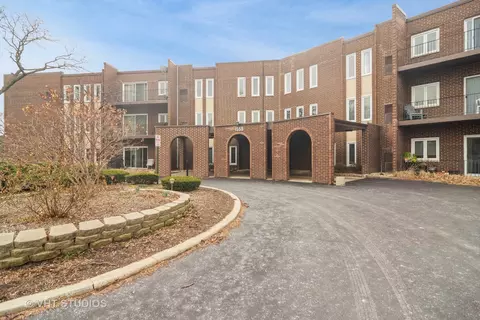 1550 Sandpebble Dr #308, Wheeling, IL 60090