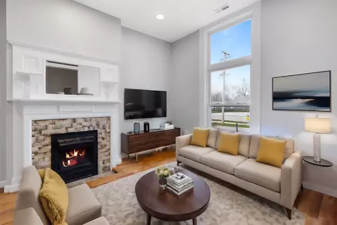 Living - 3918 S Langley Ave, Chicago, IL 60653 photo 2 of 4