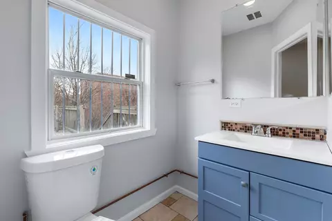 Bath - 3918 S Langley Ave, Chicago, IL 60653 photo 1 of 4