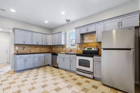 Kitchen - 3918 S Langley Ave, Chicago, IL 60653 photo 1 of 3