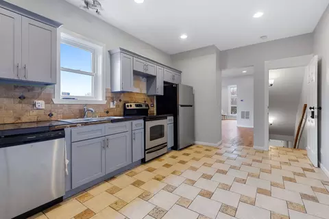 Kitchen - 3918 S Langley Ave, Chicago, IL 60653 photo 2 of 3