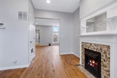 Living - 3918 S Langley Ave, Chicago, IL 60653 photo 4 of 4