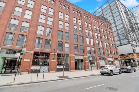 225 W Huron St #213, Chicago, IL 60654