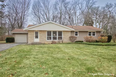 5046 Glendale Dr, Gurnee, IL 60031