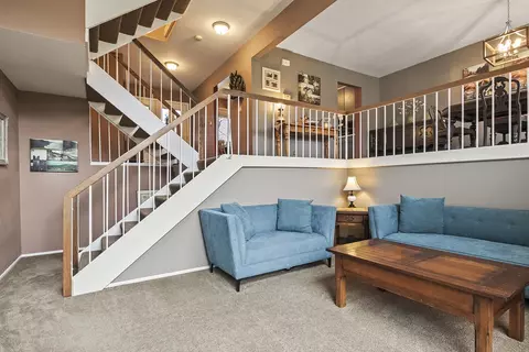Living - 772 Circle Dr, Roselle, IL 60172 photo 2 of 4