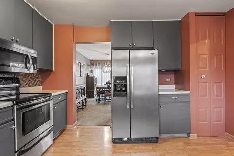 Kitchen - 772 Circle Dr, Roselle, IL 60172 photo 2 of 2