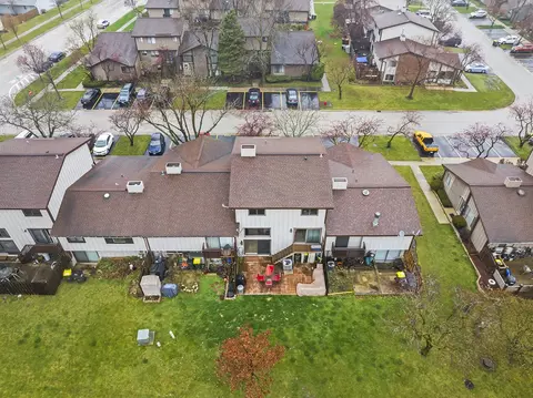 Exterior - 772 Circle Dr, Roselle, IL 60172 photo 4 of 4