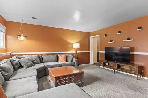 Living - 772 Circle Dr, Roselle, IL 60172 photo 4 of 4