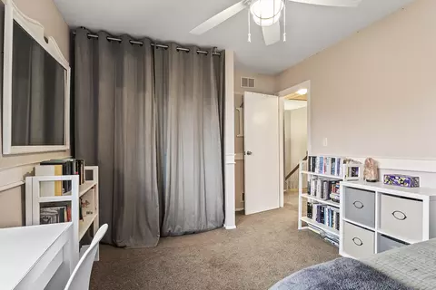 Bedroom - 772 Circle Dr, Roselle, IL 60172 photo 4 of 6
