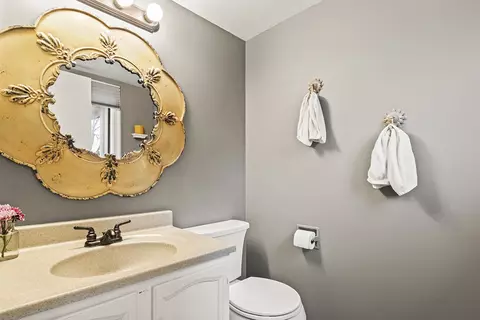 Bath - 772 Circle Dr, Roselle, IL 60172 photo 1 of 6