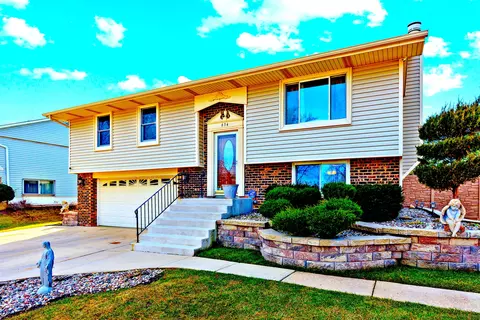 634 Hayward Ave, Streamwood, IL 60107
