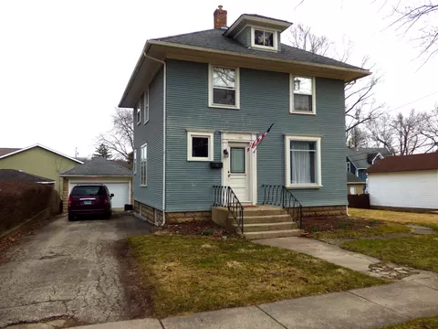 505 S 1st St, West Dundee, IL 60118