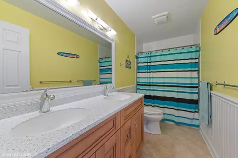 Bath - 3058 Dell Pl, Glenview, IL 60025 photo 2 of 2