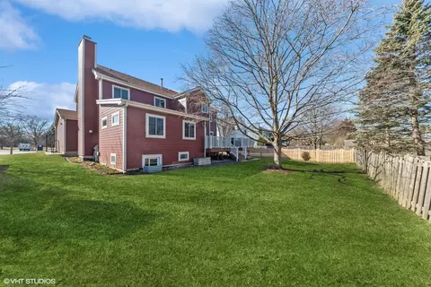 Exterior - 3058 Dell Pl, Glenview, IL 60025 photo 2 of 4