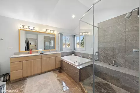 Bath - 3058 Dell Pl, Glenview, IL 60025 photo 1 of 2