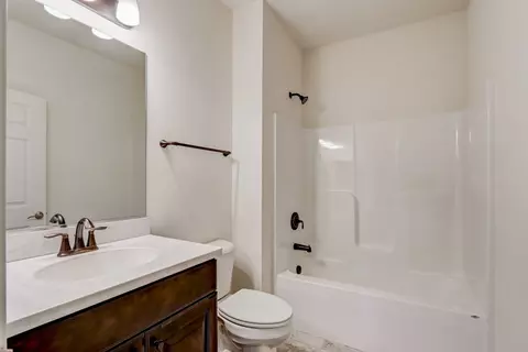 Bath - 2251 Indigo Dr, Algonquin, IL 60102 photo 3 of 3