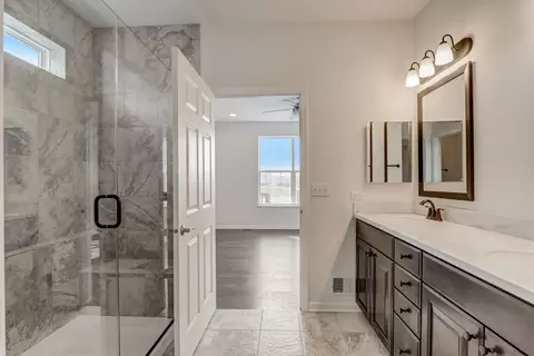 Bath - 2251 Indigo Dr, Algonquin, IL 60102 photo 2 of 3