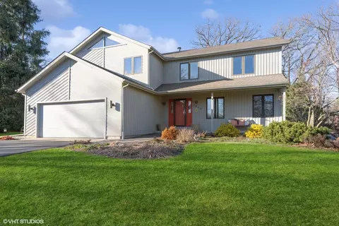 3912 S Tamarack Trl, Crystal Lake, IL 60012