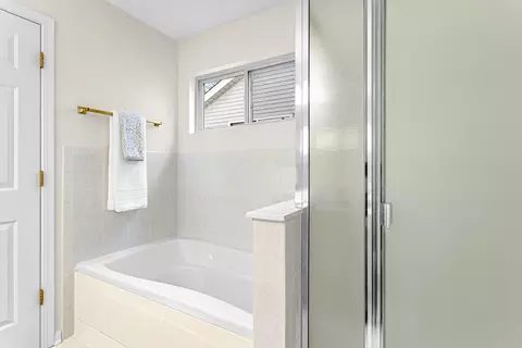 Bath - 21340 W Sycamore Dr, Plainfield, IL 60544 photo 2 of 3