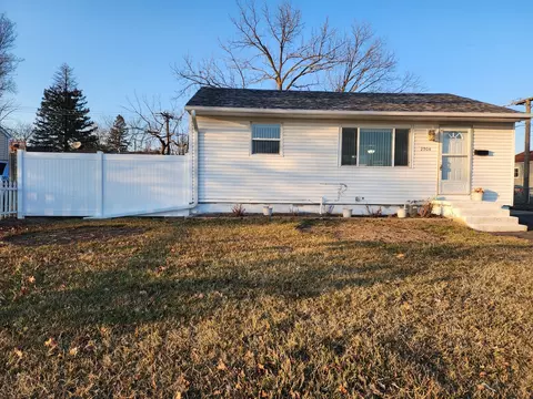 2904 Sunset Ave, Waukegan, IL 60087