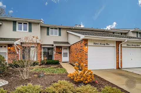 1573 Coloma Ct S #1, Wheaton, IL 60189