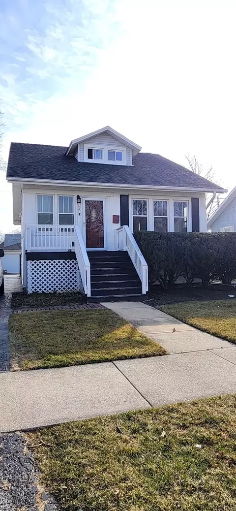 657 S Swain Ave, Elmhurst, IL 60126