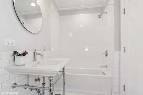 Bath - 1045 Pine St, Winnetka, IL 60093 photo 7 of 7