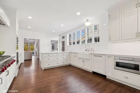 Kitchen - 1045 Pine St, Winnetka, IL 60093 photo 3 of 3